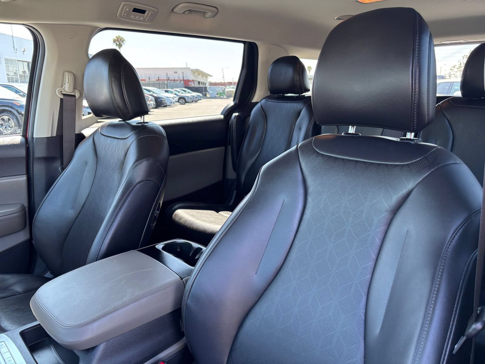 Used 2026 Kia Carnival FWD image 64
