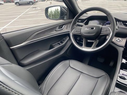 New 2025 Jeep Grand Cherokee L Limited w/ Luxury Tech Group II image 35