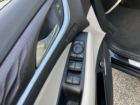 Used 2023 Buick Enclave Avenir w/ Avenir Technology Package FWD image 8
