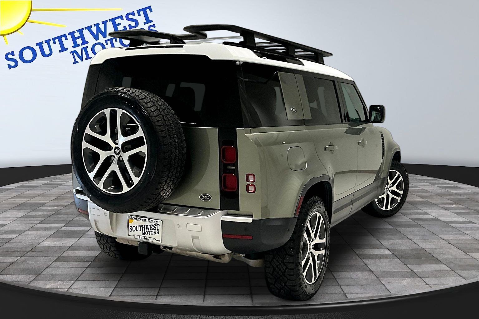 Used 2020 Land Rover Defender 110 HSE AWD/4WD image 7