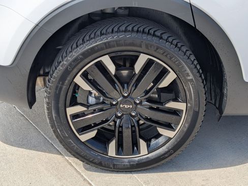 Certified 2023 Kia Telluride SX Prestige AWD/4WD image 12