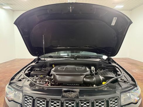 Used 2020 Jeep Grand Cherokee Altitude AWD/4WD image 19