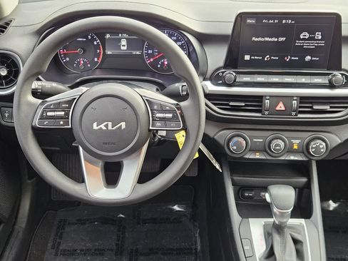 Used 2024 Kia Forte LXS w/ LXS Technology Package FWD image 23
