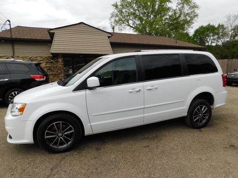 Used 2017 Dodge Grand Caravan SXT FWD image 11