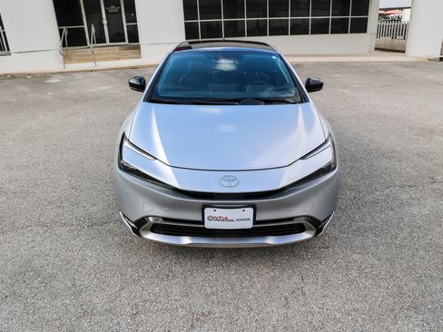 Used 2024 Toyota Prius Prime Premium w/ Advanced Technology Package FWD image 4