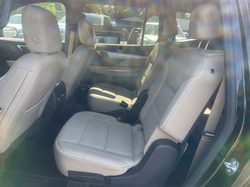 Certified 2025 Buick Enclave Preferred FWD image 16