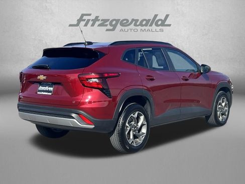Used 2025 Chevrolet Trax LT image 7