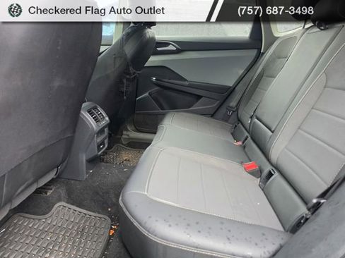 Used 2022 Volkswagen Taos SE FWD image 21