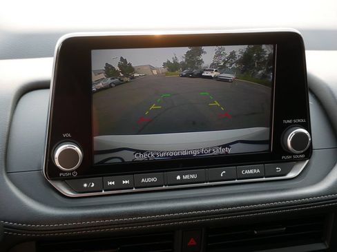 Used 2024 Nissan Rogue S AWD/4WD image 18