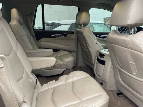 Used 2017 Cadillac Escalade 4WD image 10