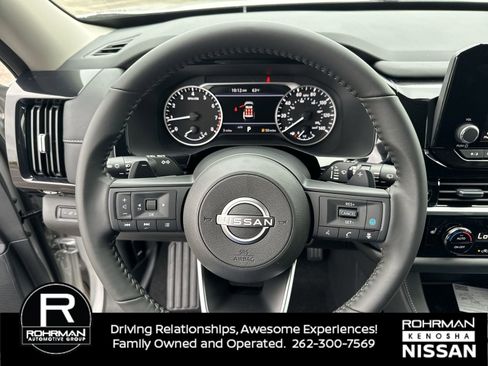 New 2025 Nissan Pathfinder SV w/ Black Appearance Package image 11