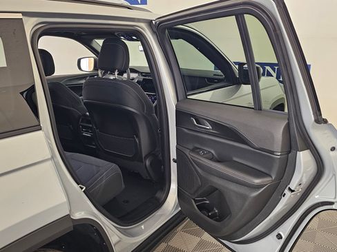 New 2026 Jeep Grand Cherokee Laredo AWD/4WD image 32