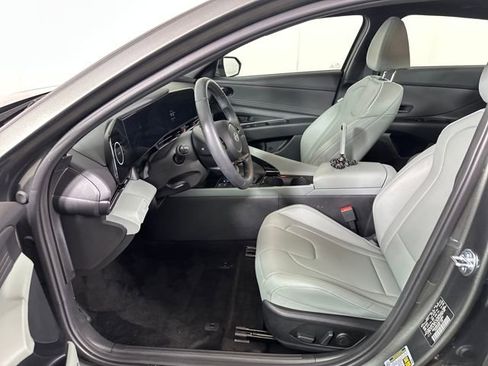 Certified 2025 Hyundai Elantra Limited image 28