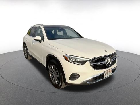 Used 2024 Mercedes-Benz GLC 300 4MATIC image 3