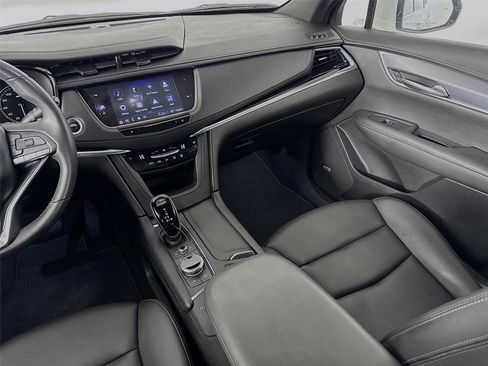 Used 2023 Cadillac XT6 Luxury image 25