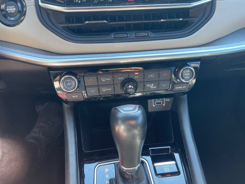 Used 2025 Jeep Compass Limited AWD/4WD image 19