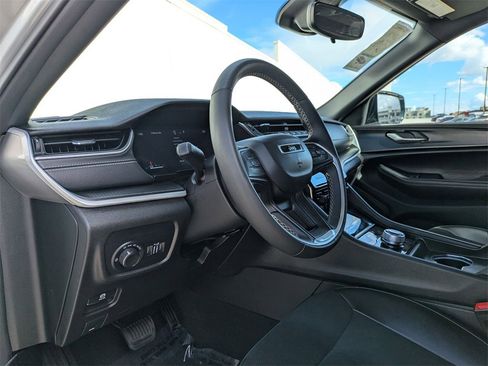 Used 2024 Jeep Grand Cherokee L Laredo image 15