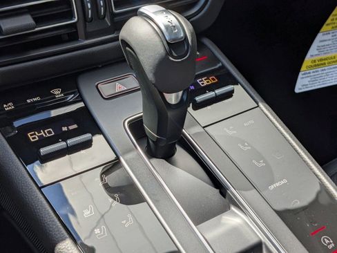 Certified 2025 Porsche Macan image 22