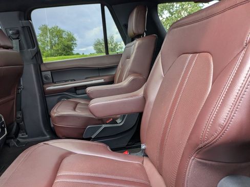 Used 2022 Ford Expedition Limited RWD image 17