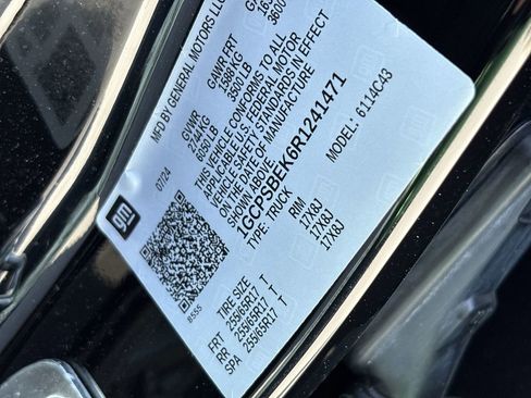 Used 2024 Chevrolet Colorado W/T w/ WT Convenience Package II RWD image 33