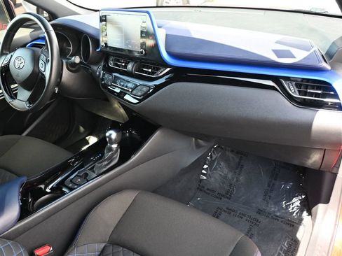 Used 2020 Toyota C-HR XLE FWD image 9