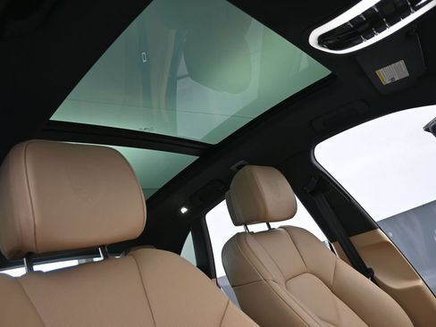 New 2026 Porsche Macan AWD/4WD image 22