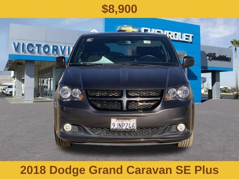 Used 2018 Dodge Grand Caravan SE FWD image 2