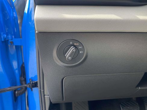 Certified 2022 Volkswagen Taos SE AWD/4WD image 12