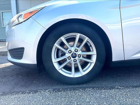 Used 2017 Ford Focus SE FWD image 4
