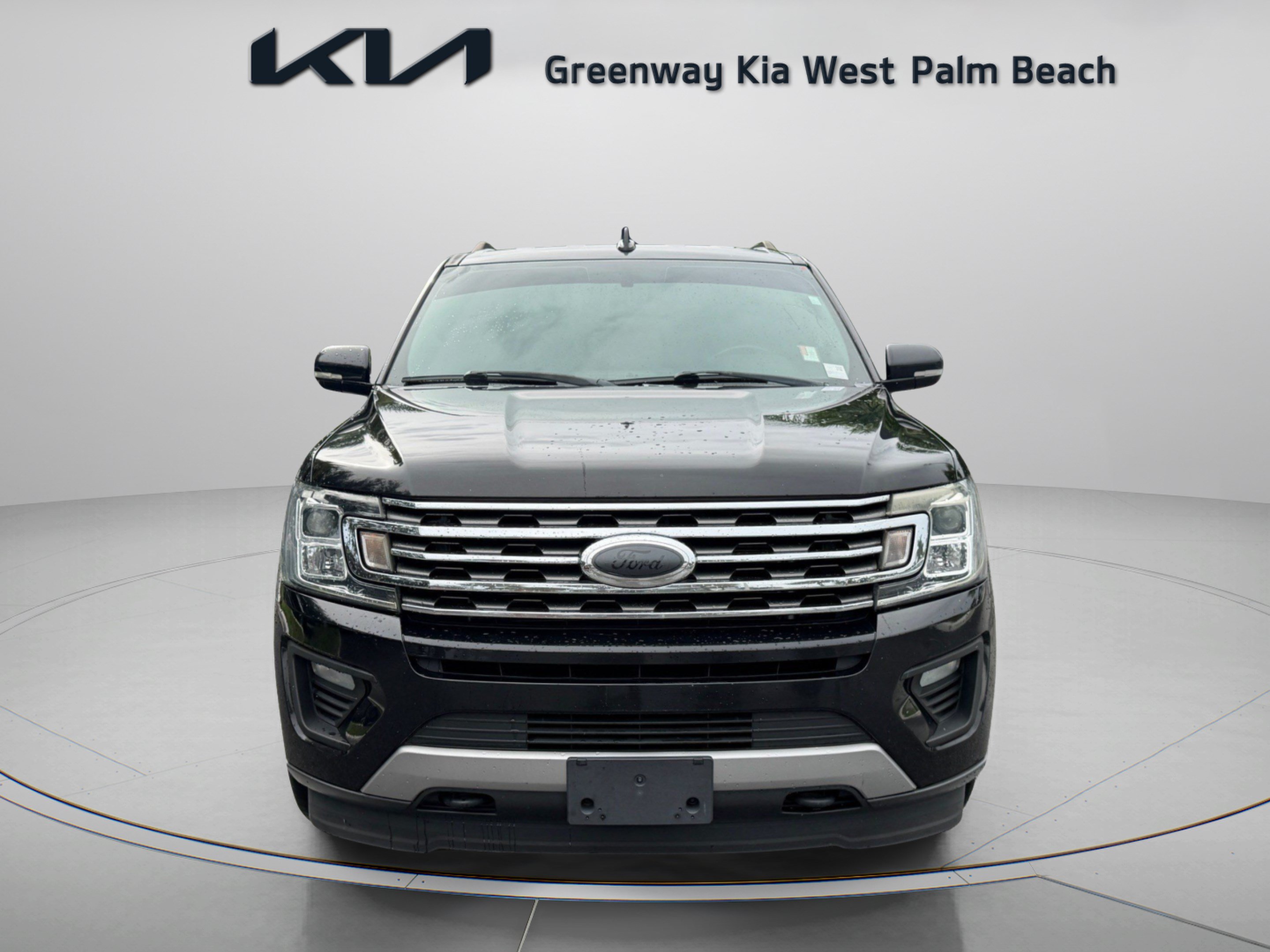 Used 2018 Ford Expedition XLT w/ Equipment Group 202A AWD/4WD image 2