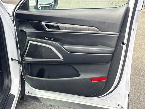 Used 2023 Kia Telluride EX w/ EX Captain's Chair Package image 8