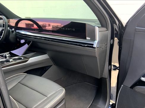 Used 2025 Cadillac Escalade Premium Luxury AWD/4WD image 23
