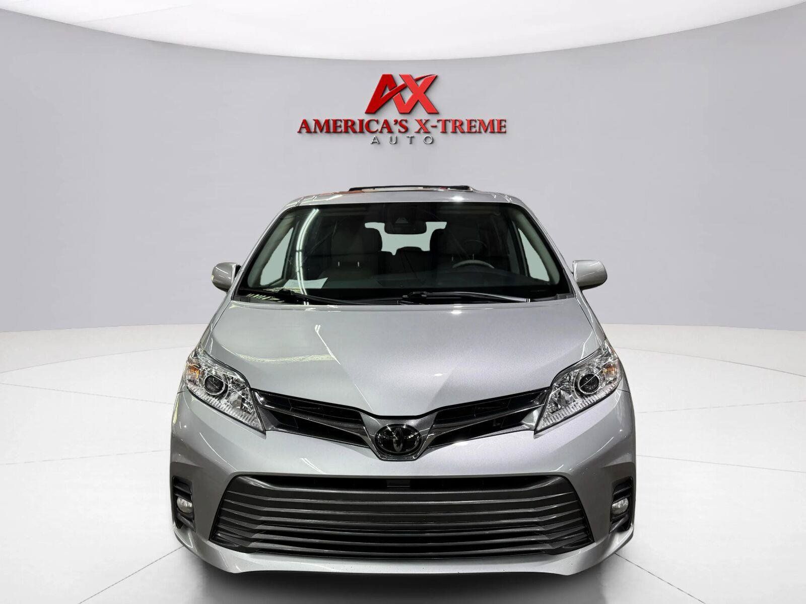 Used 2020 Toyota Sienna XLE Premium FWD image 2