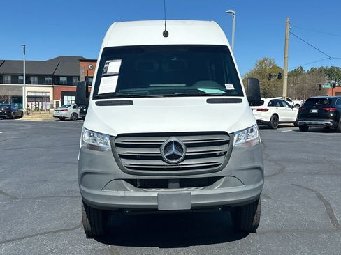 Used 2023 Mercedes-Benz Sprinter 2500 image 2