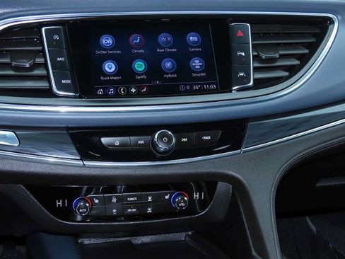 Used 2023 Buick Enclave Essence image 29