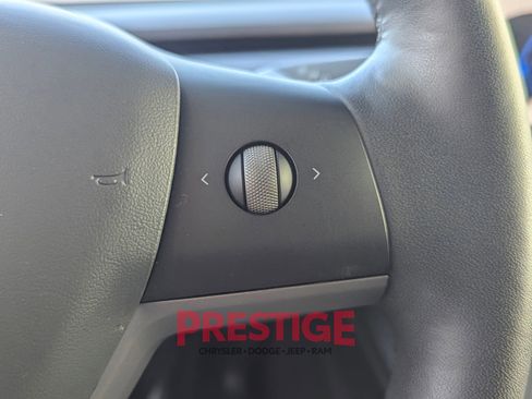 Used 2021 Tesla Model Y Long Range AWD/4WD image 19