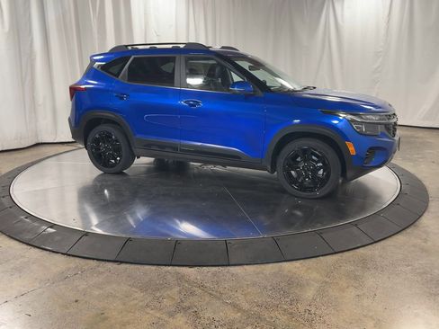 Certified 2025 Kia Seltos X-Line image 3