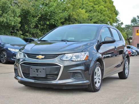 Used 2020 Chevrolet Sonic LT image 2