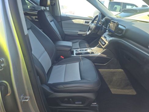 Used 2023 Ford Explorer XLT w/ Equipment Group 202A image 7