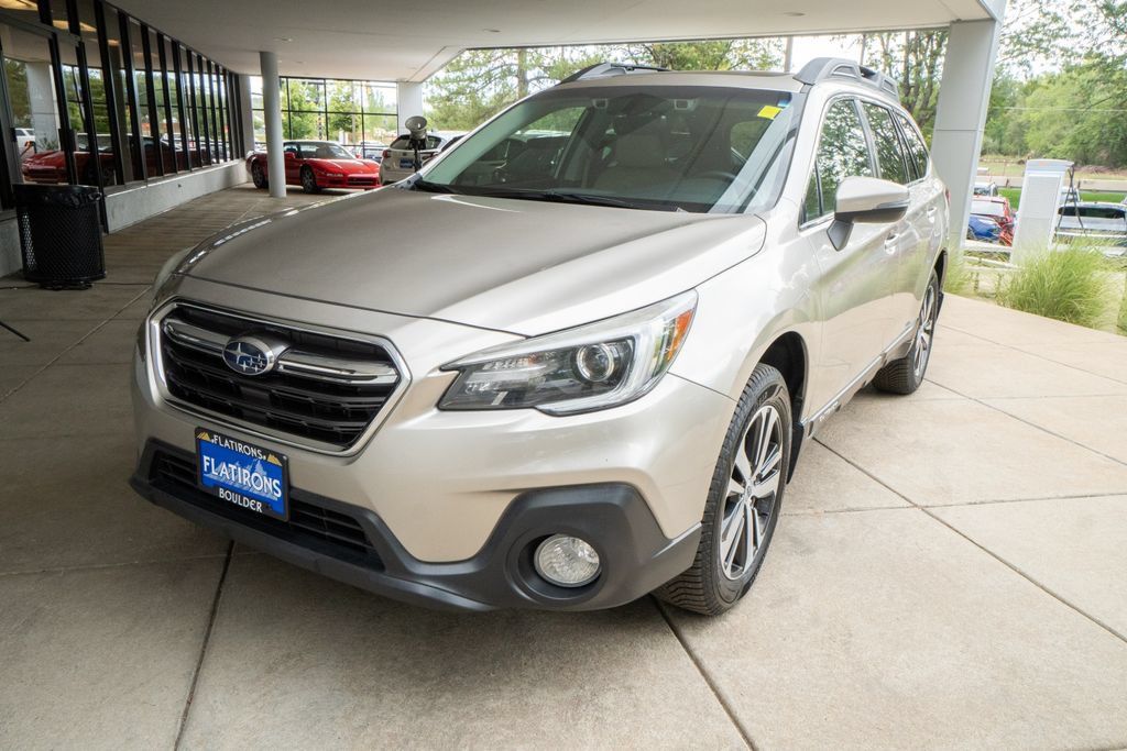 Used 2019 Subaru Outback 2.5i Limited AWD/4WD image 3
