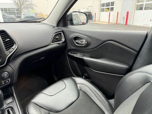 Used 2020 Jeep Cherokee Latitude Plus image 19