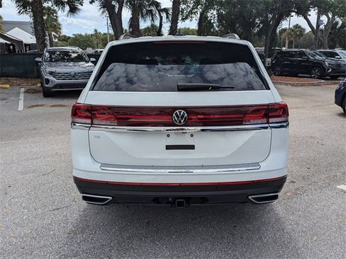 Used 2025 Volkswagen Atlas SE w/ Black Wheel Package image 7