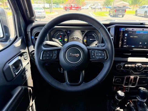 Used 2024 Jeep Wrangler Unlimited Rubicon 4xe AWD/4WD image 9