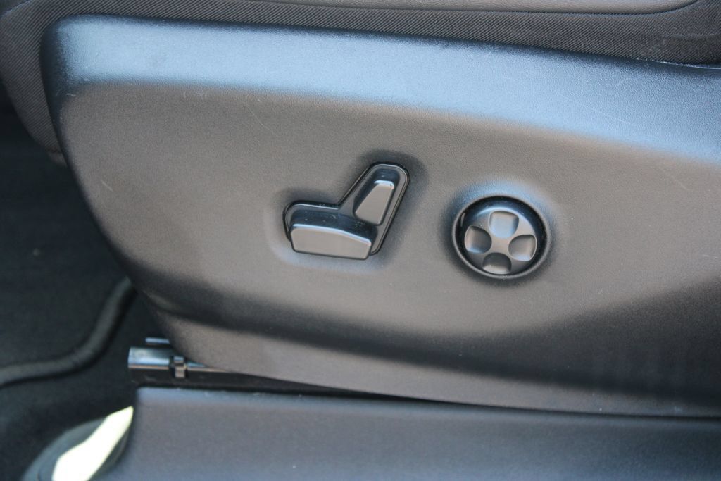 Used 2025 Chrysler Pacifica Select FWD image 21
