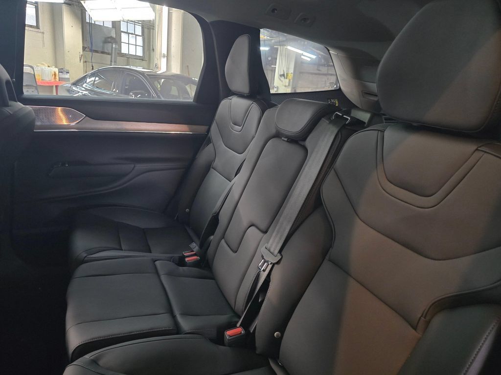 Used 2025 Volvo EX90 Ultra AWD/4WD image 17