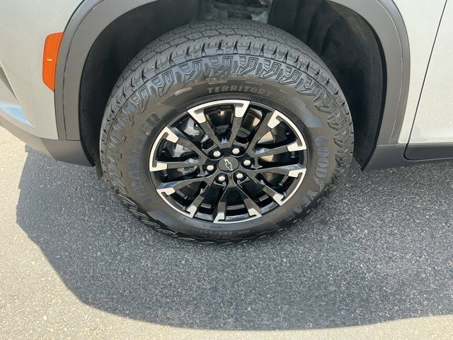 Used 2025 Chevrolet Traverse Z71 AWD/4WD image 9