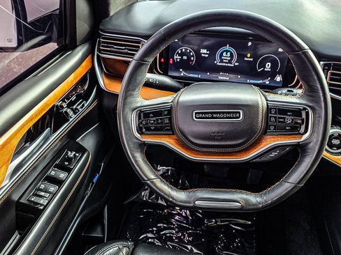 Used 2022 Jeep Grand Wagoneer Series III image 34