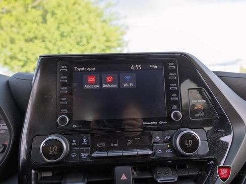 Used 2022 Toyota Highlander LE AWD/4WD image 30
