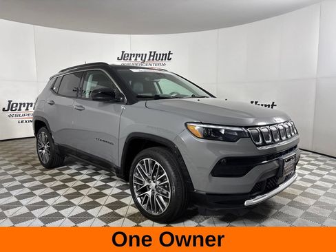 Used 2022 Jeep Compass Limited w/ Elite Group AWD/4WD image 4