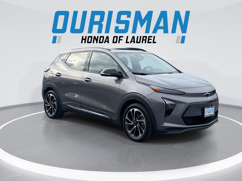 Used 2023 Chevrolet Bolt EUV Premier w/ Sun & Sound Package FWD image 2